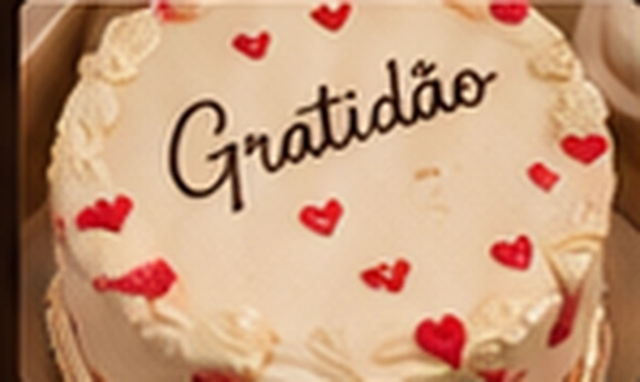 Bolo personalizado com corações